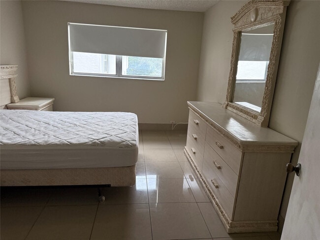 Photo - 8135 Sunrise Lakes Blvd Unidad 307