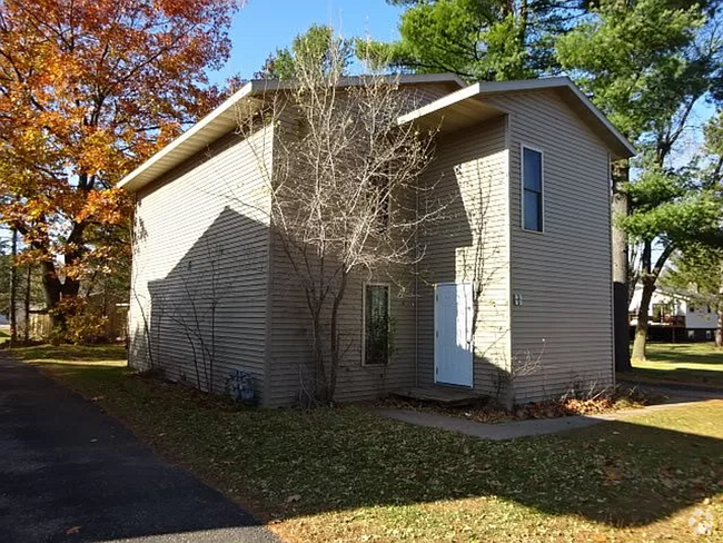 Building Photo - 2 Bedroom Upper Duplex Rental