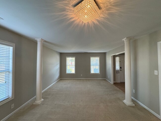 Photo - Spacious 3 Bed 2.5 Bath Home with Fenced Yard