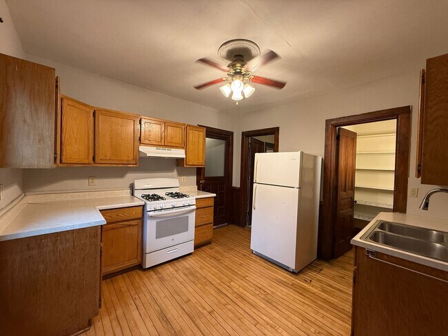 Building Photo - 1214 E Mifflin St Unit #1 Rental