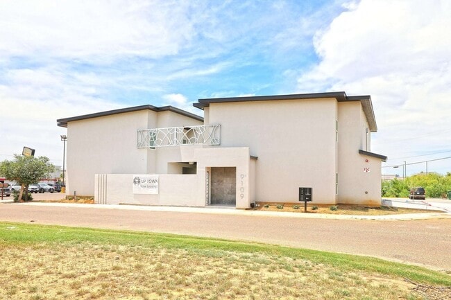 Building Photo - 9109 McPherson Rd Unit 7