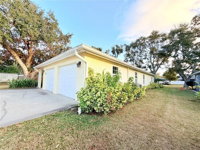 Photo - 1020 2nd Ave NW