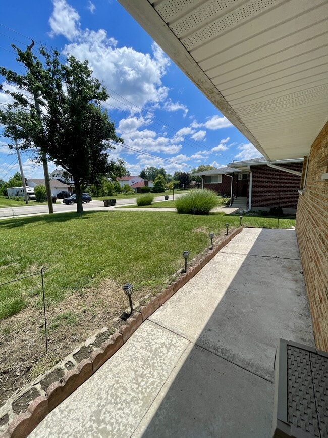 Photo - 1377 S Maple Ave