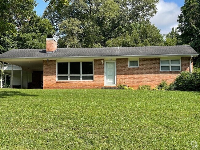 Building Photo - 2 Bedroom / 1 Bath Brick Home Johnson City...