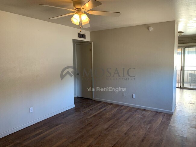 Photo - 1204 S McClintock Dr Unidad A