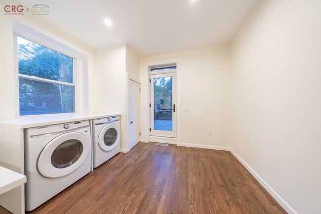 Photo - 1726 Beacon St