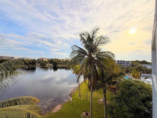 Photo - 9357 Fontainebleau Blvd Unidad D414