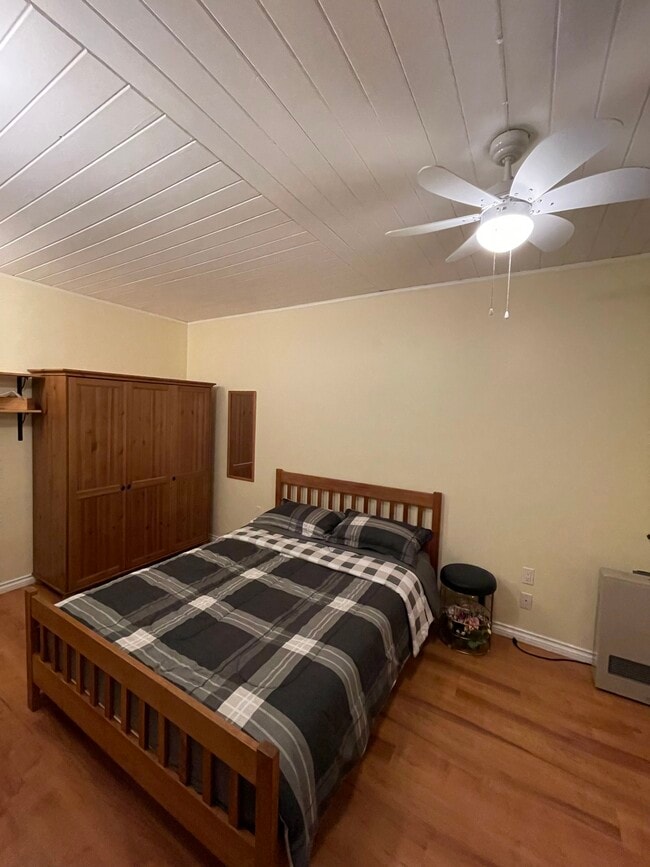 Photo - 3199 Fromme Rd