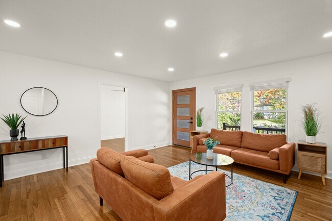 Photo - 1207 Romeria Dr