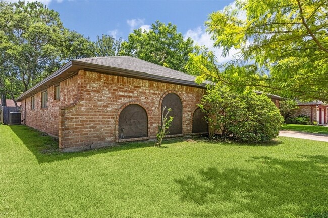 Building Photo - 16311 Forest Bend Ave Rental