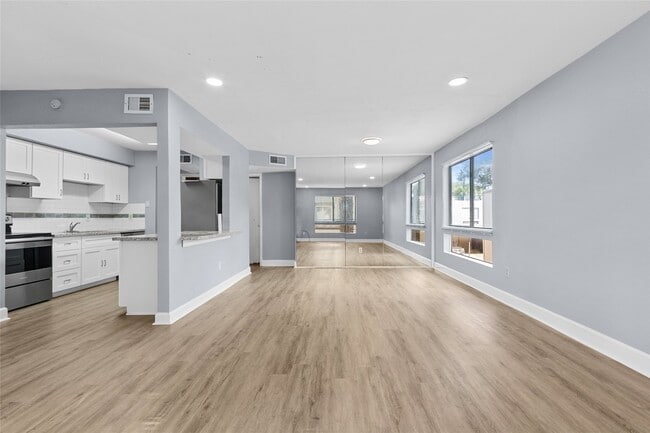 Building Photo - 17202 Imperial Valley Dr Unit 34