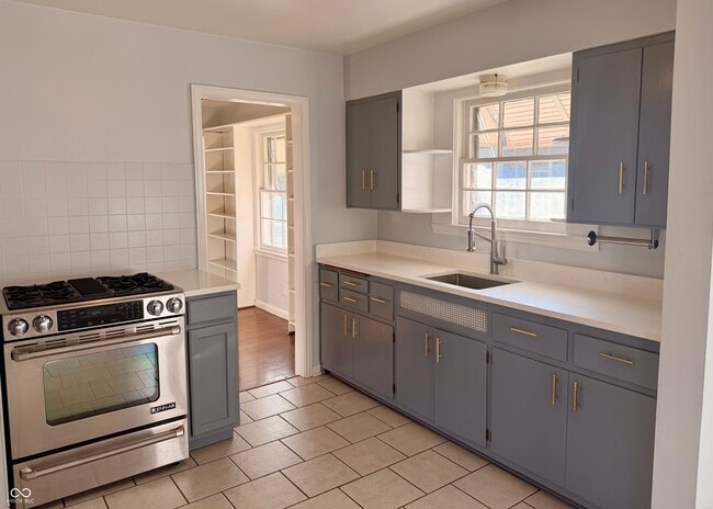 Photo - 1524 E 54th St