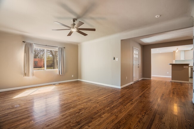 Photo - 505 Carlisle Blvd NE