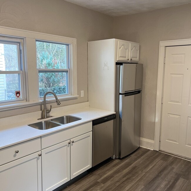 Photo - 931 Peerless Ave