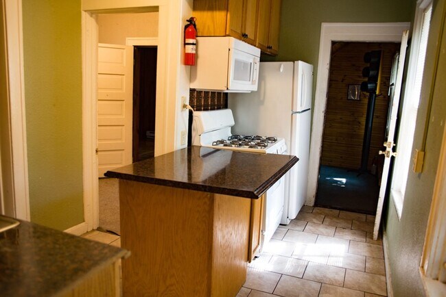 Photo - 1082-11 Unit 1AND2