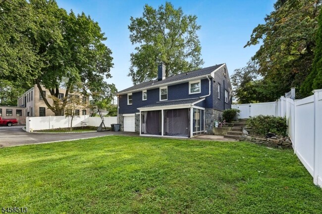 383 Closter Dock Rd