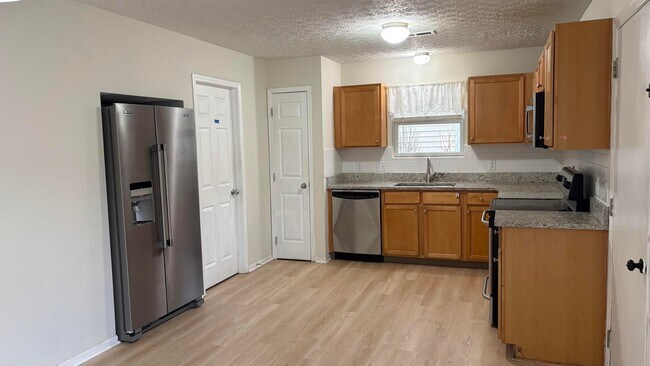 Photo - 133 Feathertip Ln