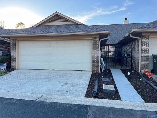 Building Photo - 114 Waterford Trce