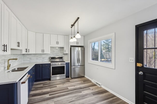 Photo - 414 Skokie Ct