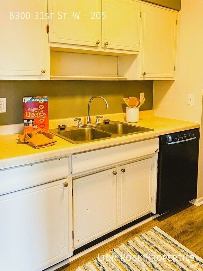 Building Photo - 8300 W 31st St Unit 205 Rental