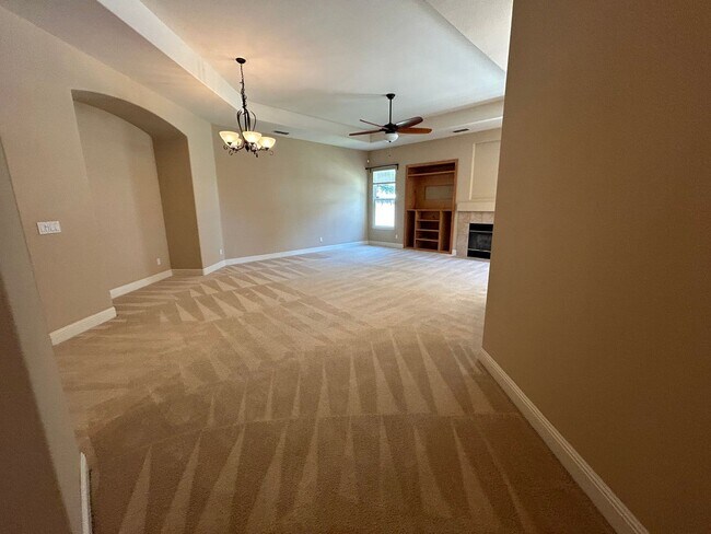 Photo - Nice Oakdale home on corner lot