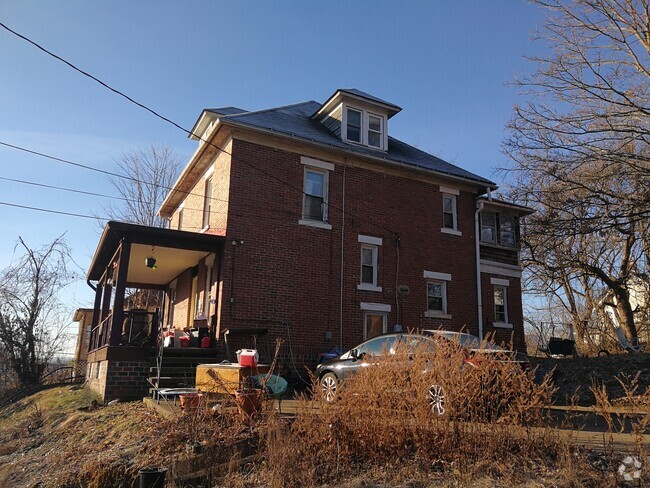 Building Photo - 47 Mound St Rental