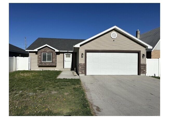 Building Photo - Burley - Burton 3 Bed Rental