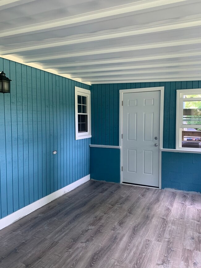 Enclosed porch door to backyard - 67 E Creek Cir Unit In Law Apartment