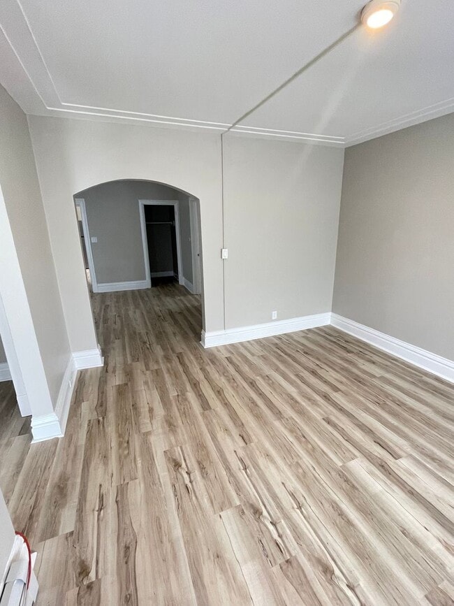 Photo - 611 E 6th St Unit 1 (Lower)