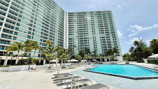 Building Photo - 100 Bayview Dr Unit 429