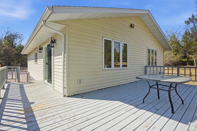 Photo - 890 Gale Dr