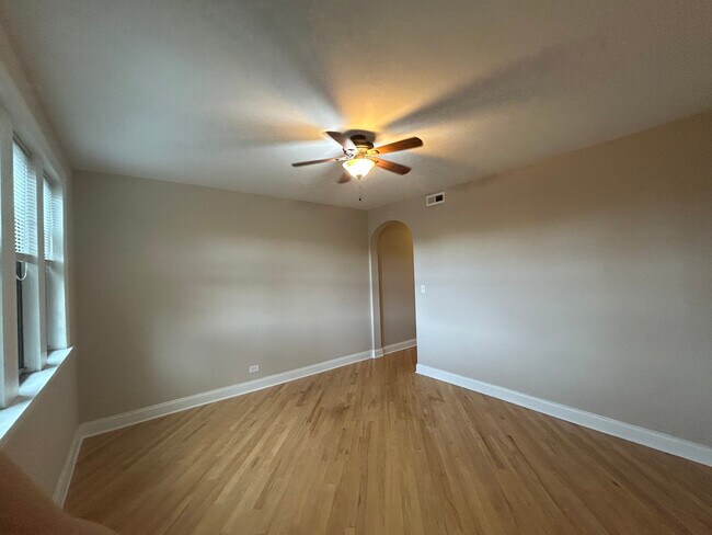 Photo - 894 Green Bay Rd