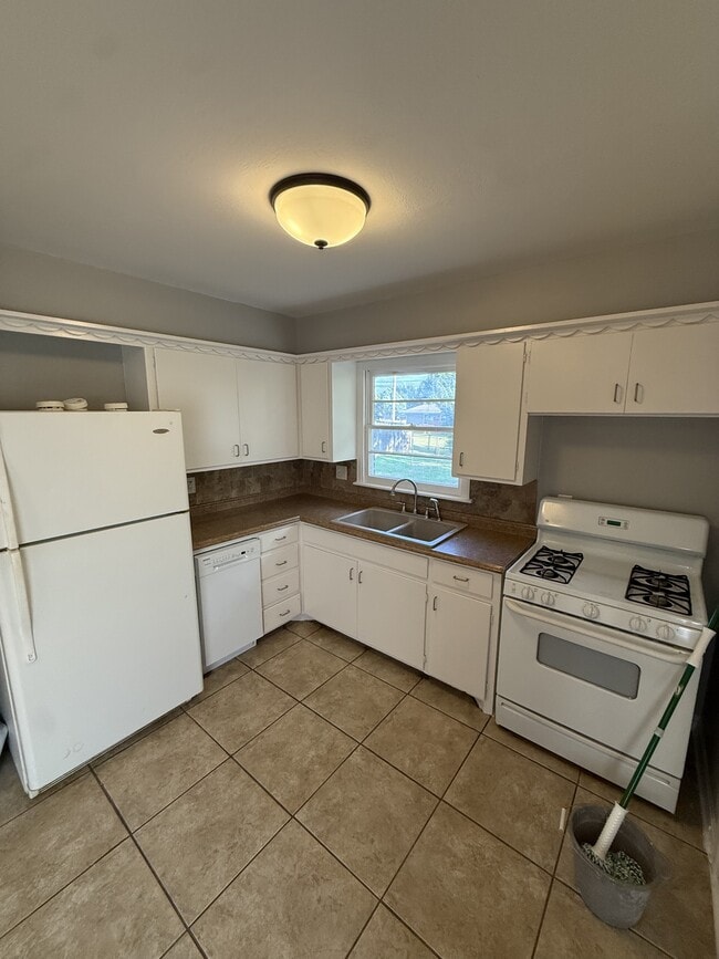 Photo - 428 E 8th St