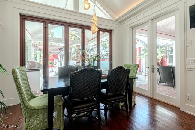 Photo - 245 Broad Ave S