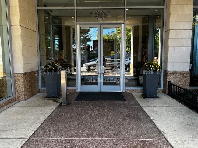 Photo - 1600 S Prairie Ave Unidad 1307