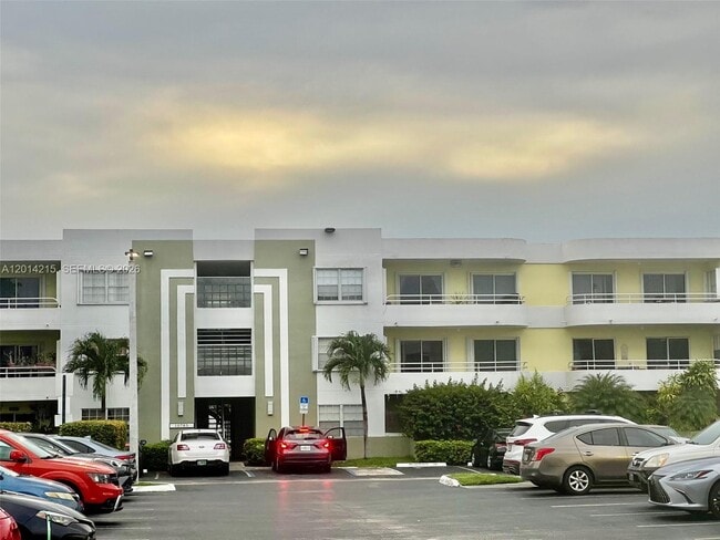 Building Photo - 10755 SW 108th Ave Unit 302