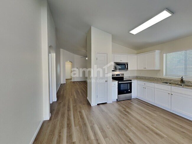 Photo - 9702 E Butte St