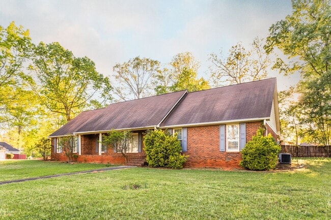 Photo - 3301 Sams Way SE