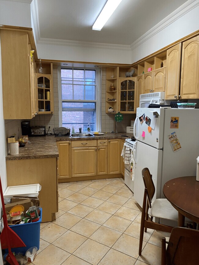 Photo - 3660 Hutchison