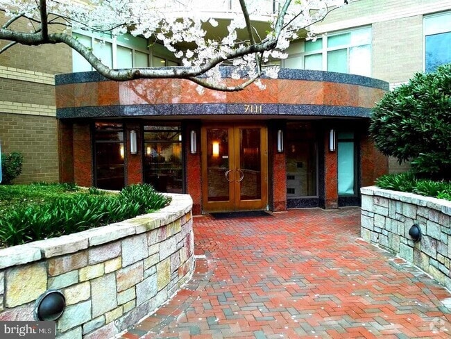 Building Photo - 7111 Woodmont Ave Unit 416 Rental