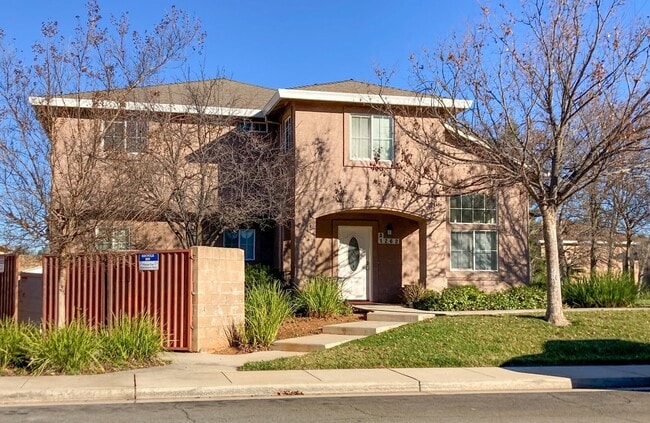 Building Photo - 1262 Mighty Oak Ln Unit B