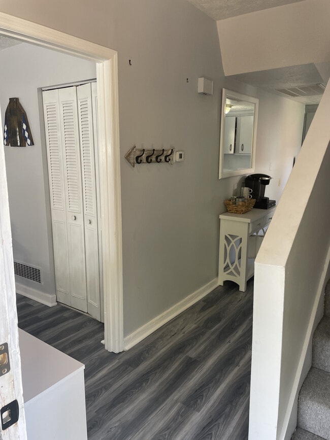 Photo - 123 Montmullin St