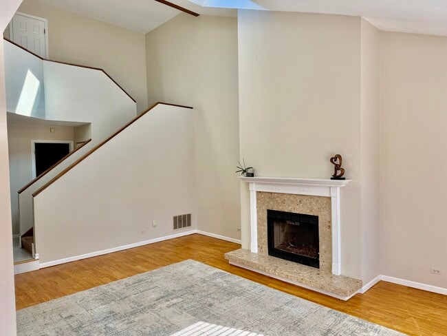 Photo - 909 Suffolk Ct