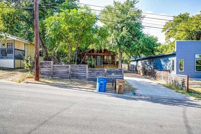 Photo - 2504 E 9th St