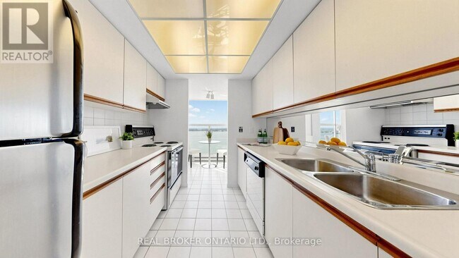 99 Harbour Square Unit 2108