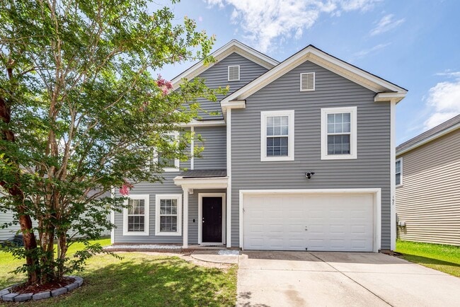 5 Bedroom 3 Bath Home in Moss Grove Planta... - 5 Bedroom 3 Bath Home in Moss Grove Planta...