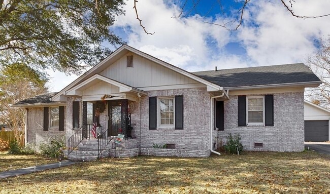 Photo - Charming 3 Bedroom, 2 Bathroom Home in Decatur, AL