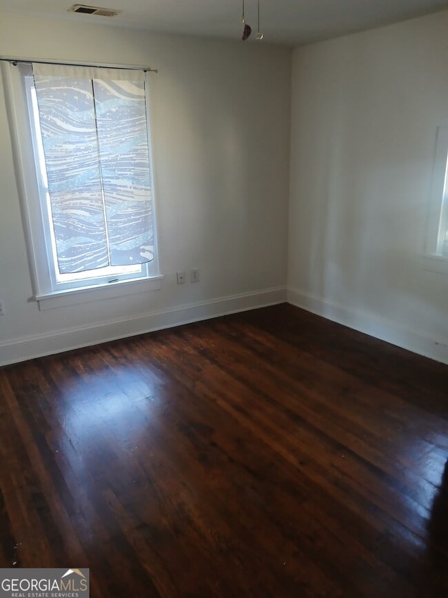 Photo - 386 Haas Ave SE