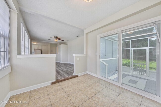 Photo - 4848 Plymouth St