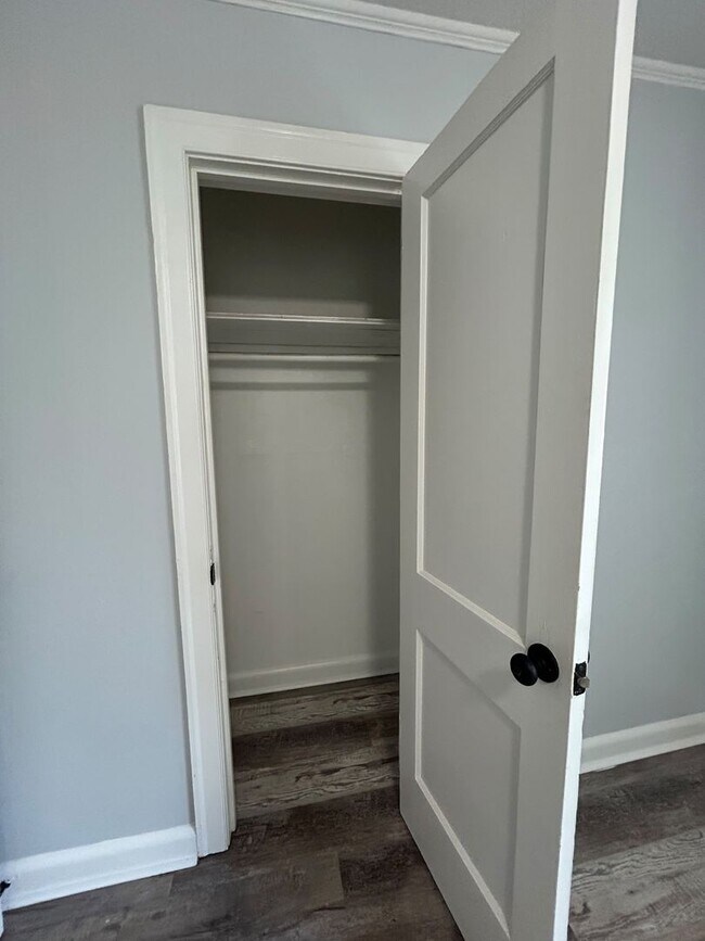 231 W Lemly St